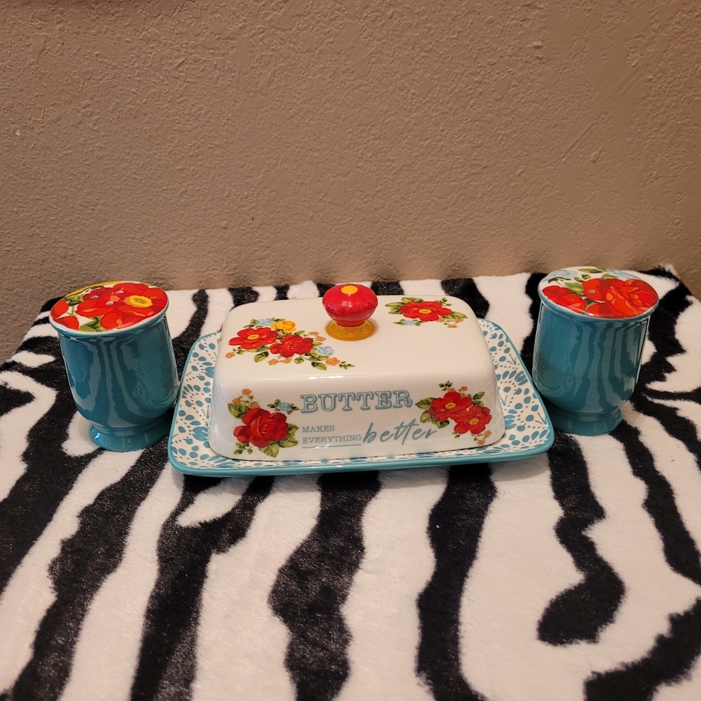 NIB Set-Ceramic Floral Butter Dish with salt & pepper shakers + measuring set - Picture 3 of 11